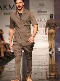 Model seragam safari adalah vendor seragam kerja jakarta berkualitas menerima pesanan rabu, 25 maret 2015. 7 Pilihan Baju Safari Untuk Kaum Pria Agar Semakin Gagah