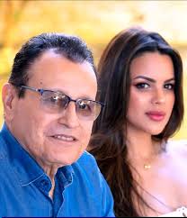 Lobo y Melón" En la década de los sesenta y setenta fue un conjunto formado  por dos mexicanos; Carlos Daniel "Lobo" Navarro y el cantante Luis Ángel  Silva "Melón" percusionista y cantante