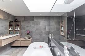 Ist die decke unter deinem dach besonders hoch? Inspirationen Fur Badezimmerdecken Plameco Spanndecken