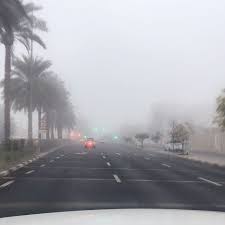 شبكة أجواء الامارات ضباب متفاوت الكثافة يلف مناطق دبي الان الصورة لمنطقة الحمرية من الزميل الحمادي