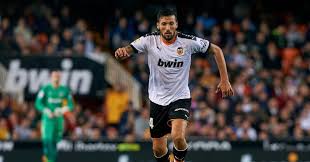 Garay llegó en julio de 2011 al sl benfica procedente del real madrid por 5,5 millones de euros. Garay One Of Five Valencia Personnel To Contract Coronavirus Football365
