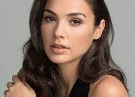 Felicia Leoni's Instagram, Twitter & Facebook