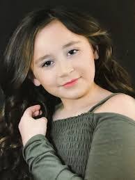 Kelly Helmick's Instagram, Twitter & Facebook