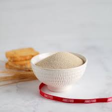 Il lievito di birra, conosciuto anche come lievito fresco compresso o industriale, viene venduto in cubetti singolarmente confezionati, che si trovano comunemente nel banco frigo dei supermercati. Lievito Di Birra Secco Janas Food