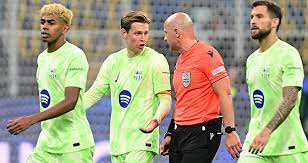 Inter - Barcelona: kritika na sudího Szymona Marciniaka - iDNES.cz
