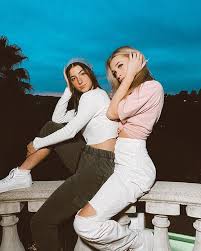 Charli D Amelio Charlidamelio Instagram Photos And Videos In 2020 Friend Photoshoot Best Friend Pictures Cute Friend Pictures