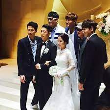 Lee kwang soo's agency king kong by starship confirms he and lee sun bin have been dating for 5 months. Jo In Sung And Song Joong Ki Make Rare Appearance At Wedding For Kwang Soo S Sister Kim Lee Jin