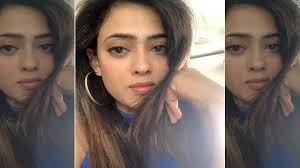 Shweta tiwari's recent posts on instagram surprised everyone as it showed the actress in a complete new avatar. After Her Weight Loss Shweta Tiwari Looks Slimmer And Exudes Glow While On A Vacay With