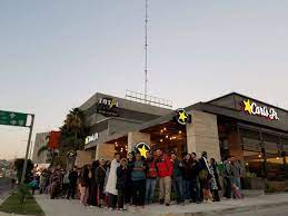 ® en méxico nuestra deliciosa nueva oferta. Tijuanenses Pasan La Noche Fuera De Carl S Jr Para Recibir Promocion De Hamburguesas Gratis Sandiegored Com