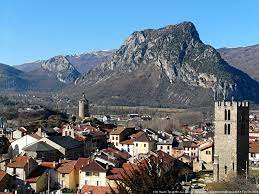 Site naturel, classé.osez sortir des sentiers battus, osez l'insolite.lombrives, fascinante, où légendes, protohistoire et histoire ont laissé leurs empreintes.abris pour les magdaléniens, lieu sépulture pour l'homme de l'âge de bronze, lieu sacré cathare, refuge Tarascon Sur Ariege Photos Randonnees Ariege Pyrenees