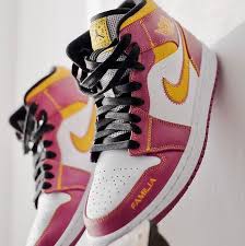 foot locker released den air jordan 1 mid familia nochmal am sonntag versucht ihr es link in bio air jordans nike fashion shoes jordans sneakers mens
