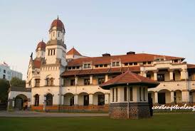 Lawang sewu berhasil berubah hingga menjadi tempat wisata sejarah. Lawang Sewu Coretanpetualang S Blog