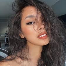 Amber Tomkinson's Instagram, Twitter & Facebook