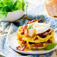 Gaufres Salees A L Oeuf Poche Et Au Bacon Recette En 2020 Gaufre Pomme De Terre Gaufres Salees Recettes De Cuisine