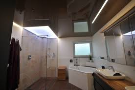 Spanndecke Im Badezimmer In 2020 Dusche Beleuchtung Spanndecken Badbeleuchtung