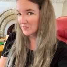 Kim Mott's Instagram, Twitter & Facebook