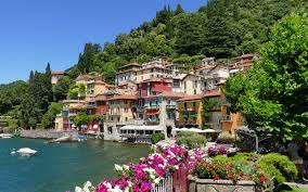Varenna heeft een schitterende boulevard met een wandelpad langs de rotswand, boven het comomeer. Italy Lake Como Varenna Free Photo On Pixabay