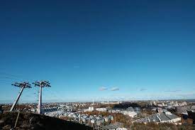 Hammarbybacken är uppbyggd av sopor och schaktmassor från allsköns byggprojekt runt om i stockholm och mäter numera drygt nittio meter över mälaren. Hammarbybacken Stockholm 2021 All You Need To Know Before You Go With Photos Tripadvisor