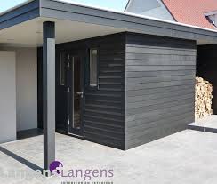 Gevelbekleding Buitenzijde Poolhouse Met Sauna Van Red Cedar Bevelsiding Afgewerkt Met Een Zwarte Canadese Olie In Samenwerking Me Tuinhuizen Tuin Droomhuis