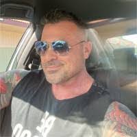 Amanda Kralik's Instagram, Twitter & Facebook