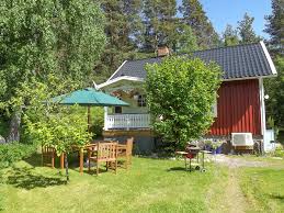 Im Kleinen Ortchen Rosenfors In Der Region Smaland Befindet Sich Dieses Sehr Gepflegte Und Wohnlich Eingerichtete Ferien Ferienhaus Ferien Outdoor Dekorationen