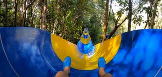 Mais, en attendant, ce tobbogan londonien dominera le monde, grâce à une glissade qui commencera à 80 mètres de hauteur, descendra en spirale en faisant cinq fois le tour de la tour. 1 1 Km Pour Le Plus Long Toboggan Aquatique Au Monde