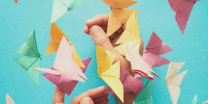 Untuk membuat seni kertas origami sangatlah mudah asalkan kamu mengetahui acaranya. Cara Membuat Kupu Kupu Dari Kertas Origami Yang Mudah Dan Simple Untuk Hiasan Dinding Di Rumah Diadona Id