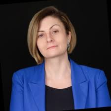 Z radością dzielę się informacją, że wczoraj obroniłam (na 5!) swoją pracę  licencjacką pt. ,,Projekt elementów wsparcia samodzielnego funkcjonowania  dla osób dorosłych w spektrum autyzmu na lotnisku…