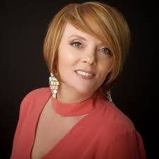 Diane Dilworth's Instagram, Twitter & Facebook