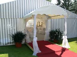 Ein weiterer fall, der offenbar unter den teppich gekehrt werden sollte und über den rt de bereits berichtet hat, ereignete sich in einem leipziger seniorenheim. Der Rote Teppich B1 Fur Messe Kaufen Eventmodul Hersteller Und Verkauf