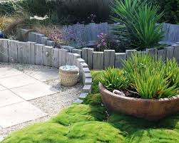 80 Retaining Wall Design Ideas For Creative Landscaping Beach Garden Design Garden Design Sloped Garden