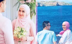 464 hits perkahwinan pasangan elfira loy dan khairol faris anuar antara yang paling ditunggu tunggu selepas mereka mengikat tali pertunangan pada september lalu malah pasangan itu juga kini rancak merencanakan hari bahagia yang dijangka bakal berlan. Muhammad Faris Khairol Anuar Malaykojo