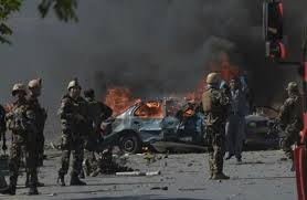 I saw people on the roof security guards and one woman climbed down from a second storey balcony after she had stood screaming and shouting for about five minutes for someone to come help her. Attentato A Kabul Oggi Sale La Tensione In Afghanistan
