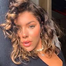 Alondra Lopez (@actuallyalondra)