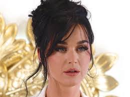 Katy Head's Instagram, Twitter & Facebook