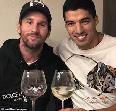 Messi Toasts Suarez S Hat Trick As Duo Enjoy Glass Of Wine Lionel Messi Lionel Messi Biography Luis Suarez
