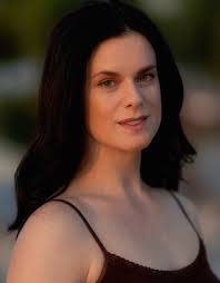 Kat Evans's Instagram, Twitter & Facebook