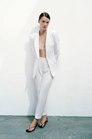 Check spelling or type a new query. Mariage 8 Costumes Blancs Et Smokings Pour Femme Vogue Paris