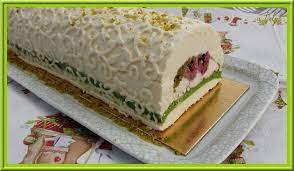 Envie de fraîcheur pour le soir de noel. Buche Chocolat Blanc Framboises Pistaches Oh La Gourmande