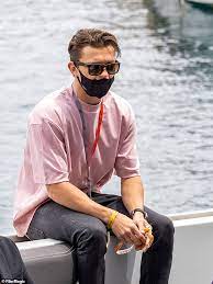 Lando norris latest twitch stream may 25, 2021missing his chat, talked about his 2nd podium for 2021 season, and very excitedly sharing about meeting tom hol. Freedomroo Tom Holland Cuts A Casual Figure In A Pink T Shirt As He Attends The F1 Monaco Grand Prix Qualifiers Australiannewsreview