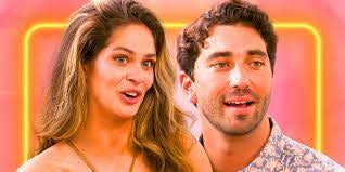 Kate Malia's Instagram, Twitter & Facebook