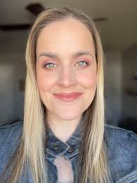 How Many of these shadows do you LOVE ? ❤️❤️❤️❤️❤️ 1, 2, 3 or all 4 ? 👇👇