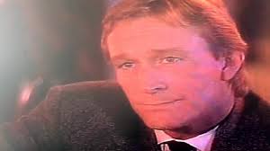 Amanda Michaels chante ''Are You Over Her?''