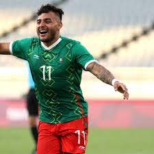 While the rumors about a possible arrival of vega to football in europe, it is a fact that in chivas they are attentive to everything that could. Alexis Vega Alexis Vega9 Twitter