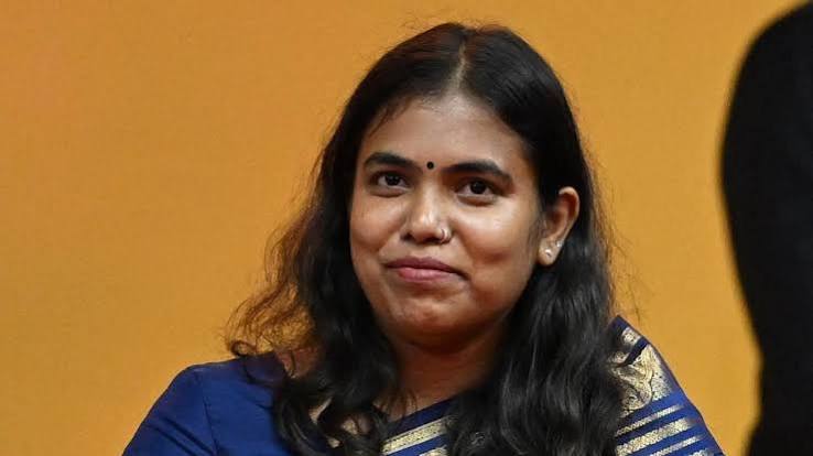 Tamil Nadu Assembly: TVK Minister Keerthana comes without election  certificate for taking oath as MLA - The Hindu