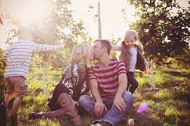 Actually Some Good Ideas Tips On How To Capture Raw Emotion Filled Family Pictures Family Portrait Photography First Family Photos Family Photography