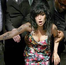 Amy winehouse ist ziemlich nervös an diesem tag im märz 2011, an dem die letzte studioaufnahme ihres lebens entstehen wird. Zum Tod Von Amy Winehouse Die Drogen Nahmen Ihre Seele Lange Vor Ihrem Tod Welt