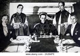 Il concordato è una convenzione bilaterale stipulata fra la santa sede e uno stato per regolare questioni di carattere sia religioso sia temporale di comune interesse. Il Reichskonkordat Concordato Tra La Santa Sede E Il Reich Tedesco Un Trattato Negoziato Tra Il Vaticano E L Emergente La Germania Nazista E Stato Firmato Il 20 Luglio 1933 Dal Cardinale Segretario
