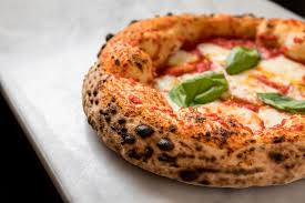 Da 15 anni il nostro locale si occupa della preparazione di diverse pietanze fatte direttamente nel nostro laboratorio, come la squisita pizza romana che con la sua lunga lievitazione. Pizza A Pranzo A Roma Ecco 42 Pizzerie Dove Mangiarla Alla Grande Luciano Pignataro Wine Blog