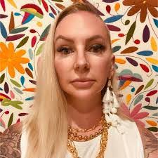 Deanna Wetzel's Instagram, Twitter & Facebook